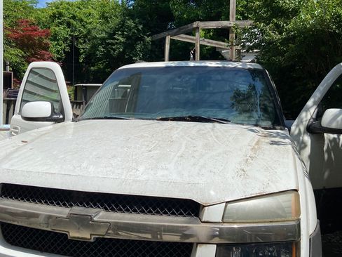 Used 2003 Chevrolet Avalanche 4x4 w/ Suspension Package, Off-Road image 1