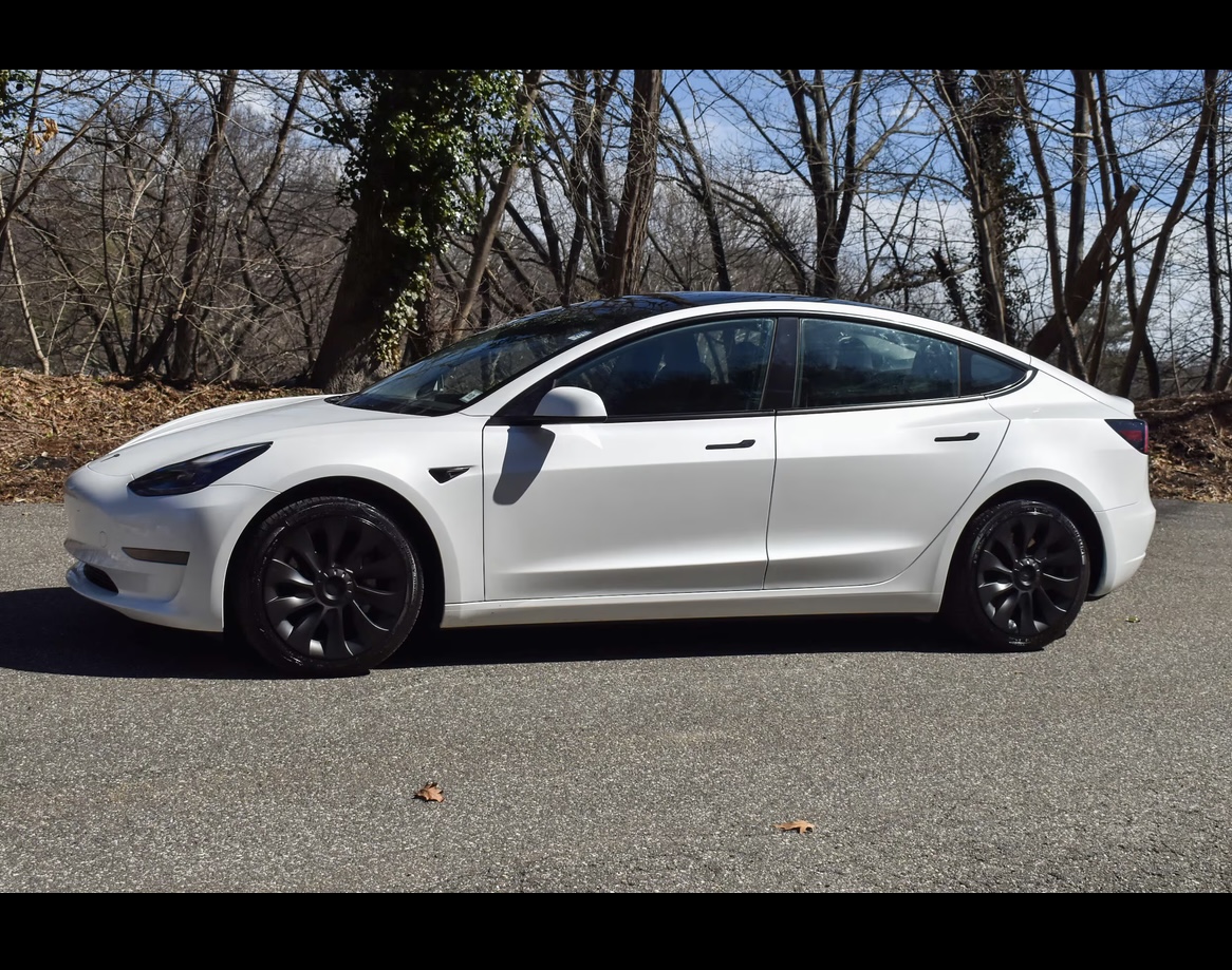 Used 2023 Tesla Model 3 Standard Range RWD image 4
