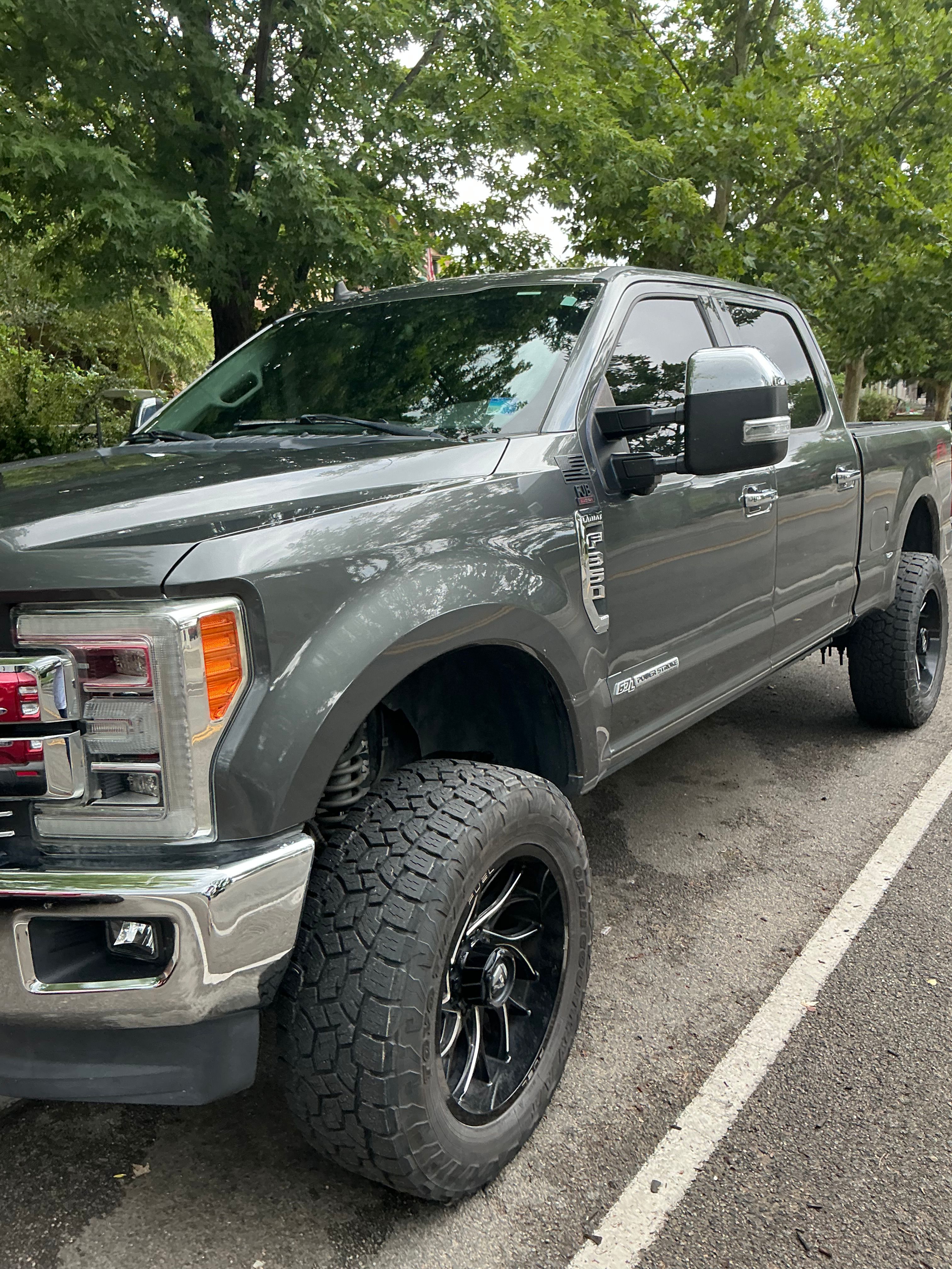Used 2019 Ford F350 Lariat w/ Lariat Ultimate Package AWD/4WD image 2