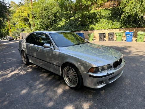 Used 2002 BMW M5 image 2