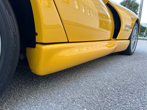 Used 2002 Dodge Viper GTS image 21