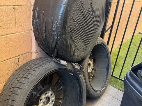 Used 2021 Chevrolet Suburban LT w/ Rear Media and Nav Package image 18