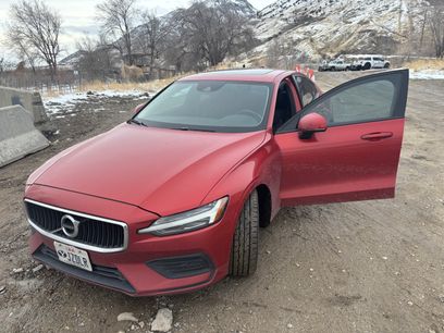 Used 2019 Volvo S60 T6 Momentum w/ Multimedia Package