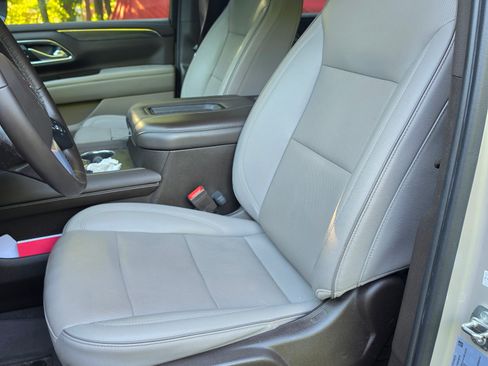 Used 2023 GMC Yukon SLT AWD/4WD image 11