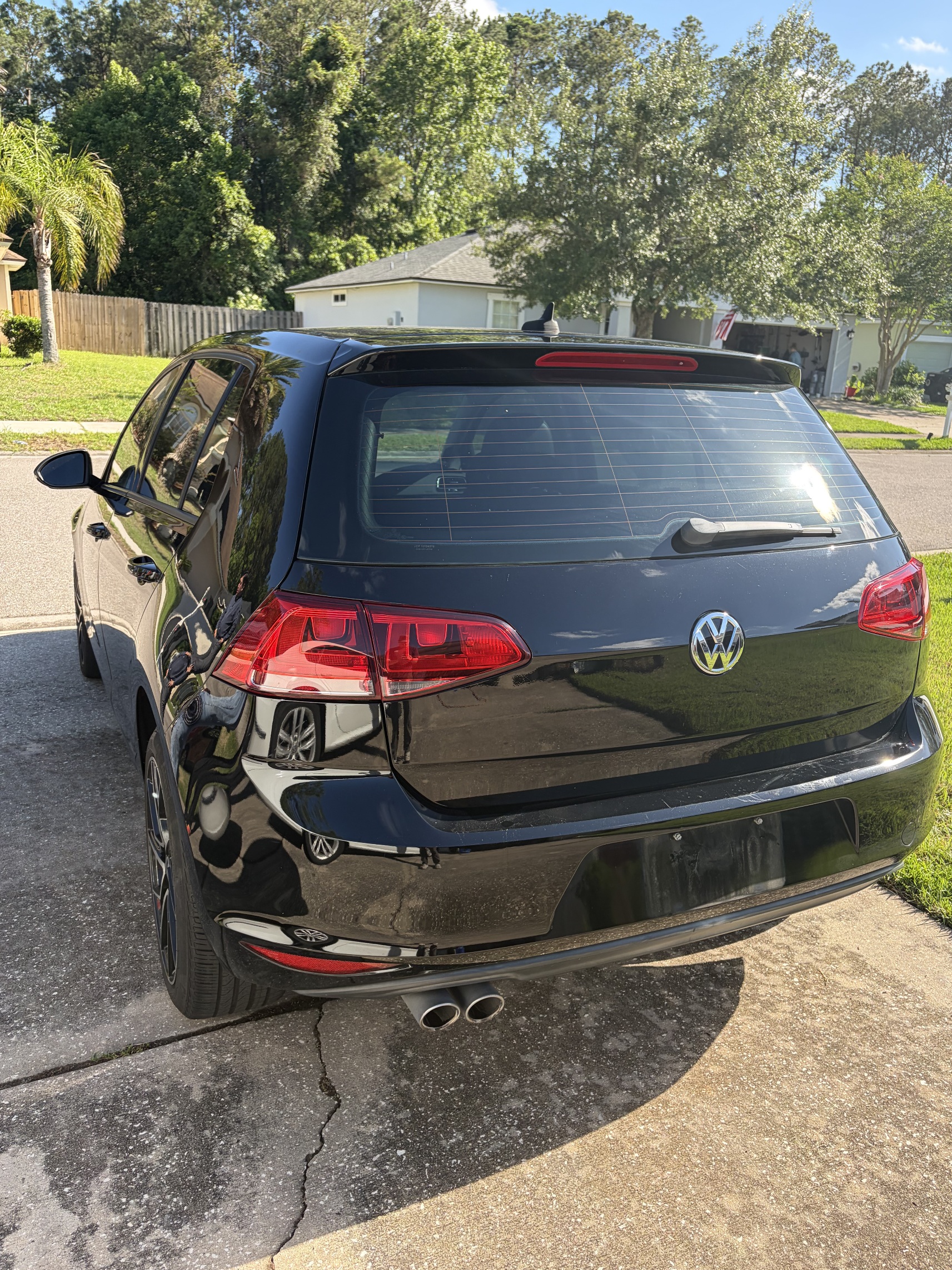 Used 2015 Volkswagen Golf TDI SEL FWD image 2