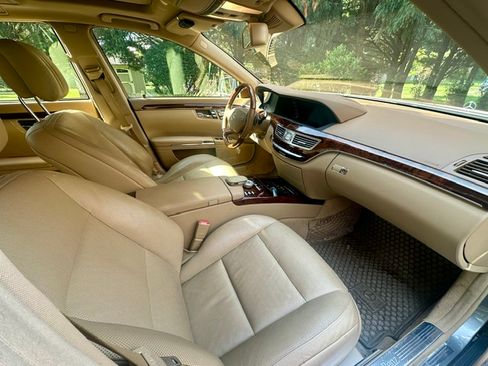 Used 2010 Mercedes-Benz S 550 4MATIC image 9
