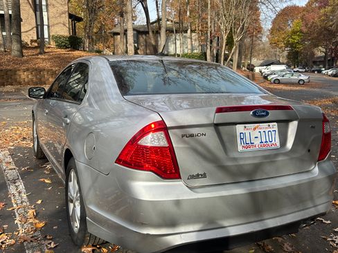 Used 2012 Ford Fusion SE image 2