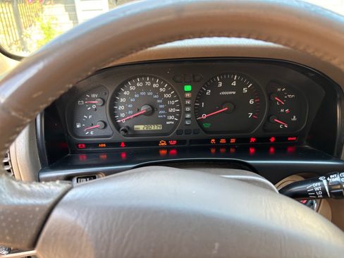 Used 2000 Toyota Land Cruiser image 12