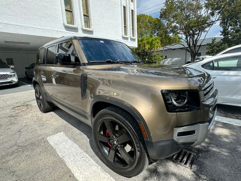 Used 2020 Land Rover Defender 110 SE image 2