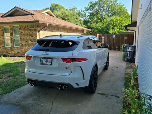 Used 2020 Jaguar F-PACE SVR image 4