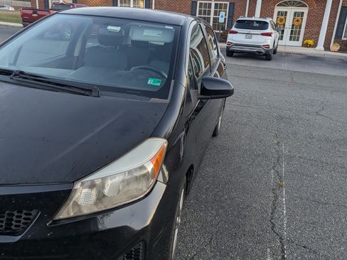 Used 2012 Toyota Yaris LE image 8