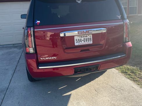 Used 2015 GMC Yukon Denali w/ Premium Package image 4