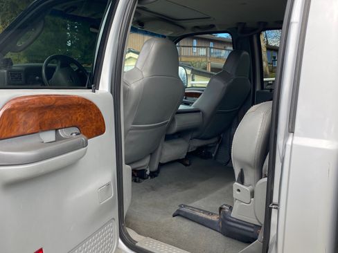 Used 2004 Ford F350 Lariat image 21