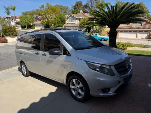 Used 2016 Mercedes-Benz Metris Passenger image 5