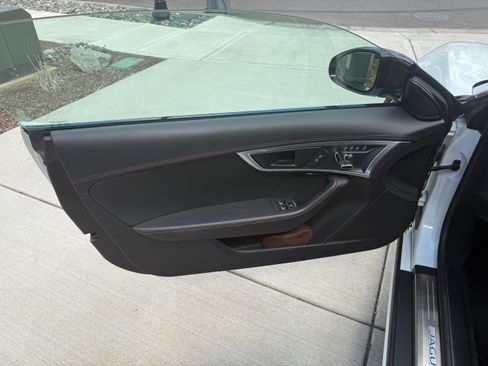 Used 2018 Jaguar F-TYPE R image 9