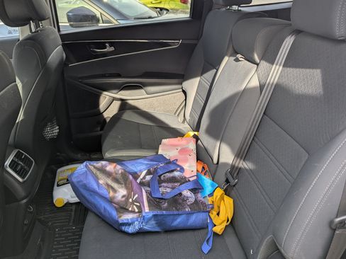 Used 2016 Kia Sorento LX image 11