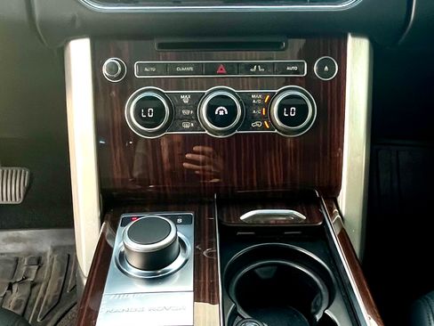 Used 2014 Land Rover Range Rover HSE image 11