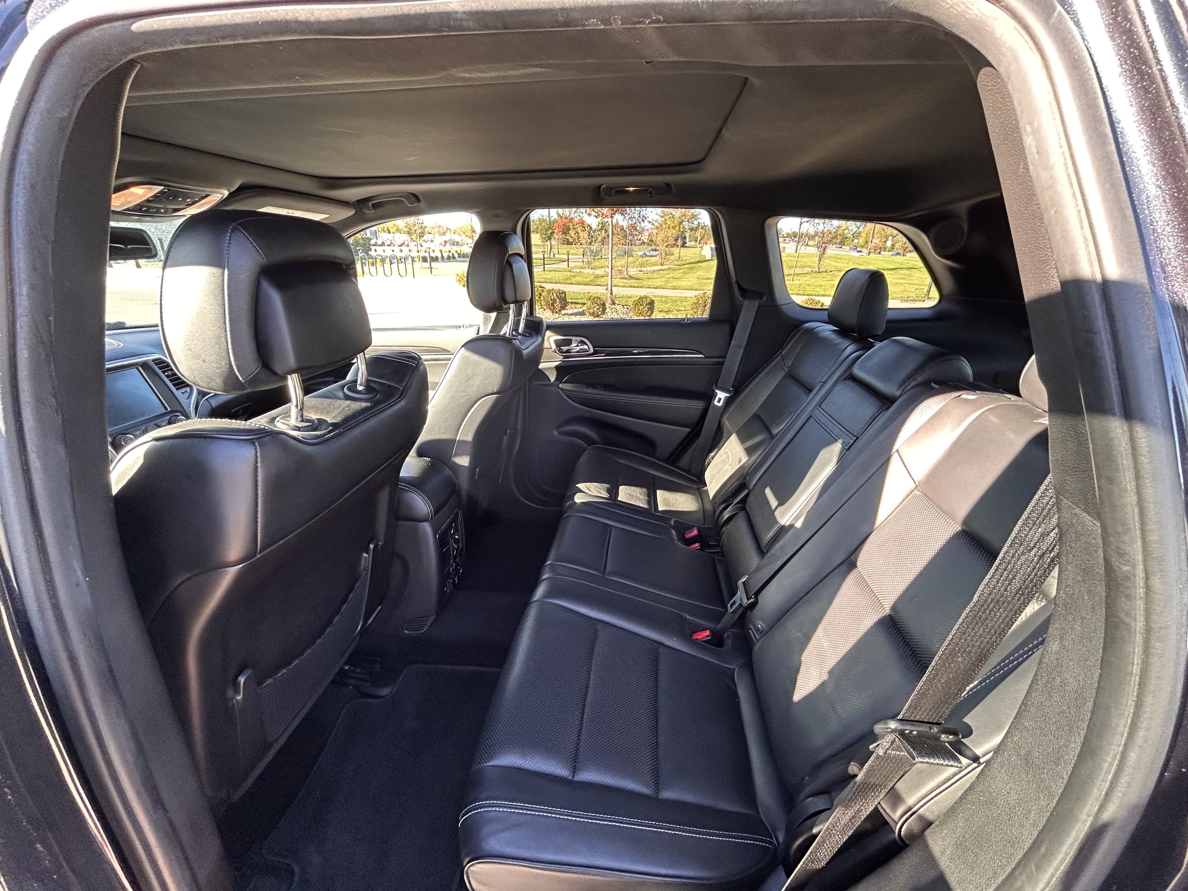 Used 2014 Jeep Grand Cherokee Overland AWD/4WD image 10