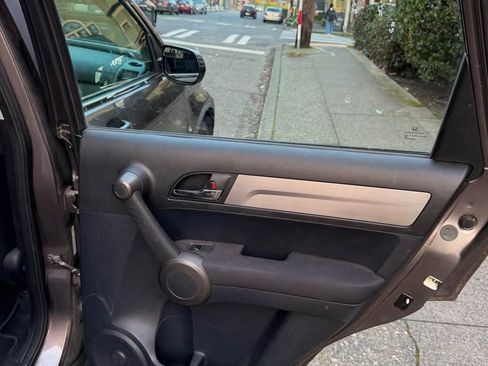 Used 2011 Honda CR-V LX image 16