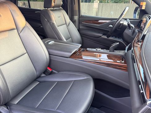 Used 2024 Cadillac Escalade Luxury w/ LPO, Floor Liner Package AWD/4WD image 18