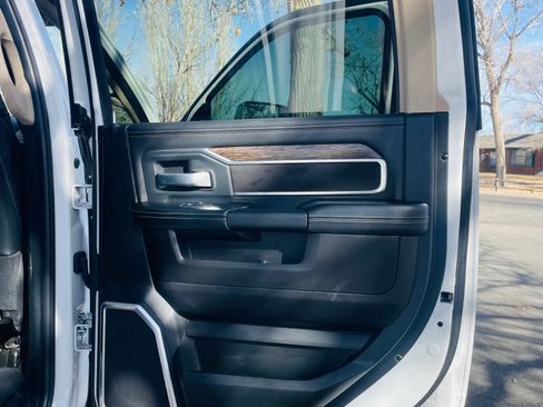 Used 2019 RAM 2500 Laramie AWD/4WD image 9