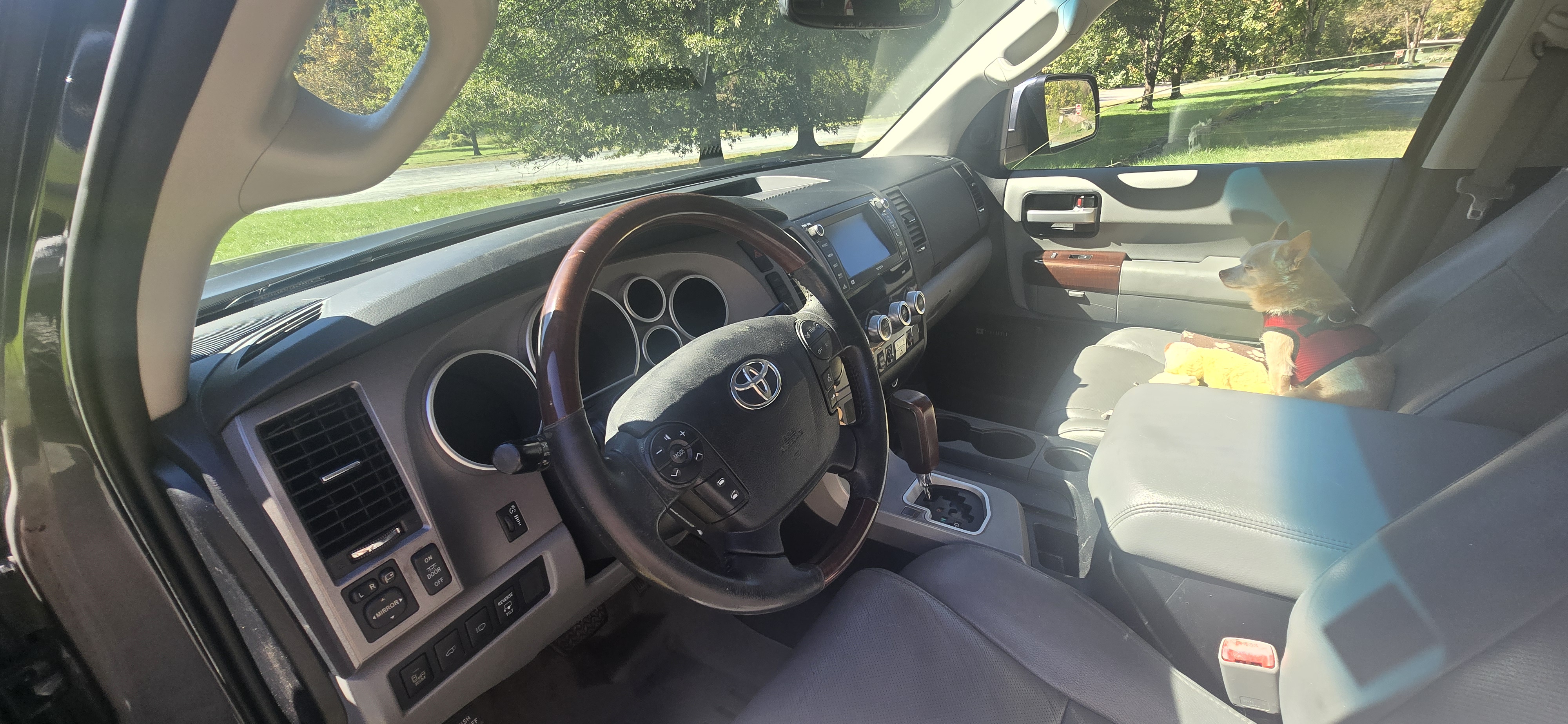 Used 2013 Toyota Sequoia Platinum RWD image 28