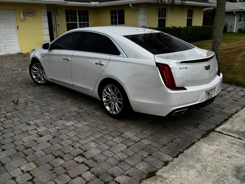 Used 2018 Cadillac XTS Luxury FWD image 2