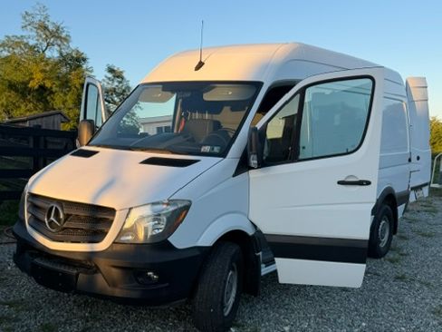Used 2018 Mercedes-Benz Sprinter 2500 image 9