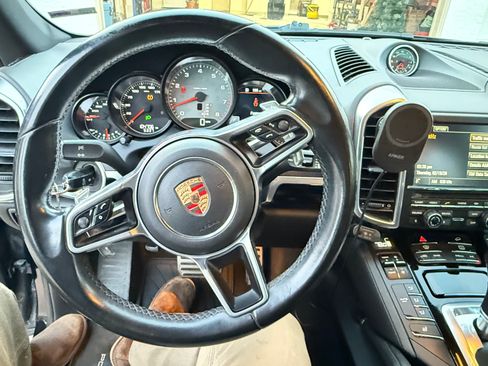 Used 2015 Porsche Cayenne S image 23