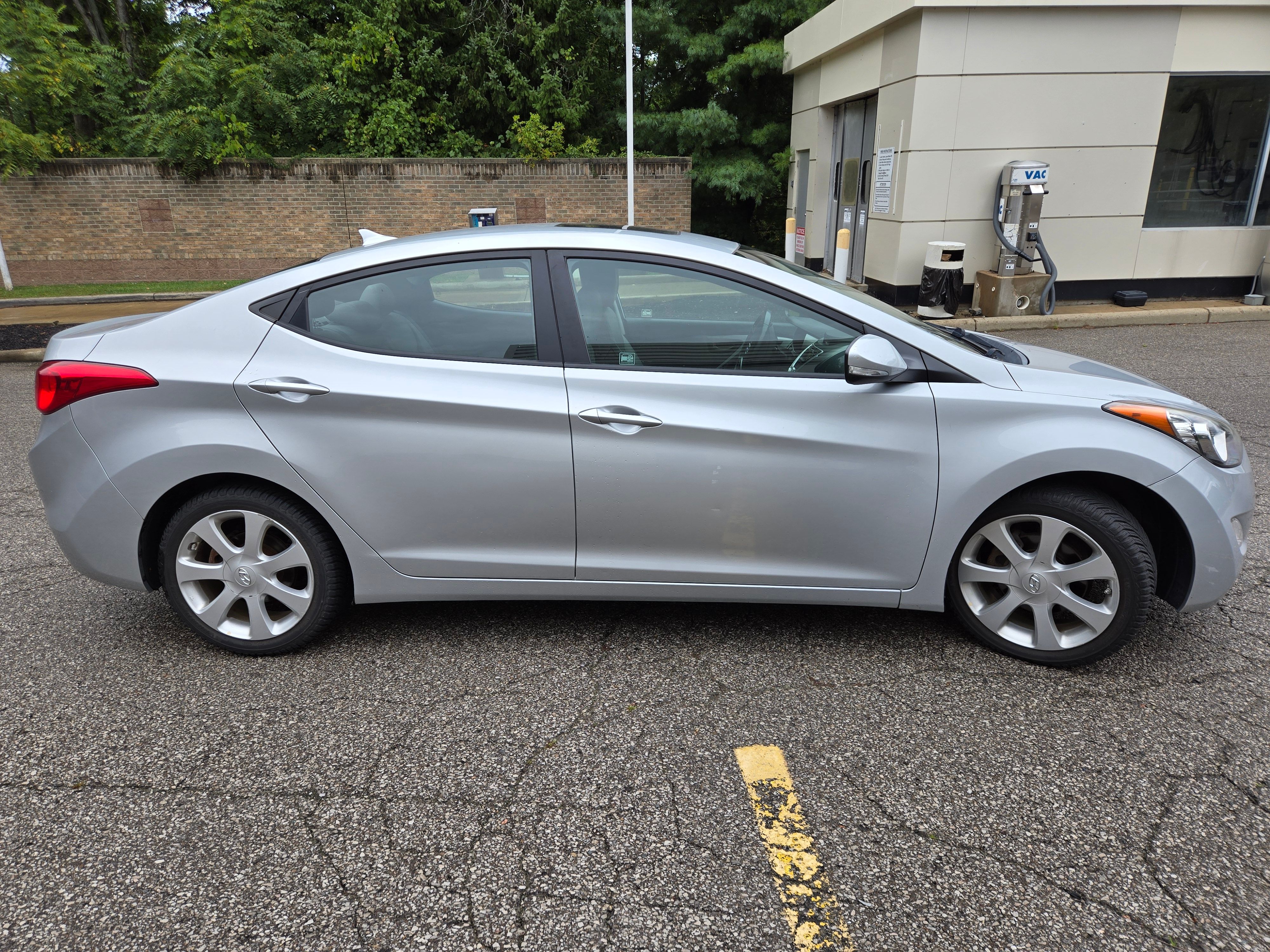 Used 2011 Hyundai Elantra Limited FWD image 8
