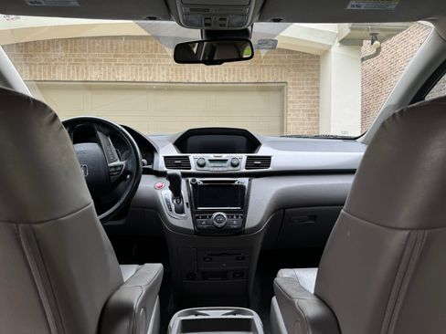 Used 2015 Honda Odyssey Touring Elite image 27
