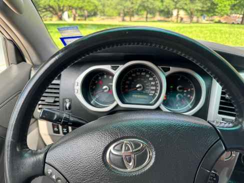 Used 2004 Toyota 4Runner Limited image 12