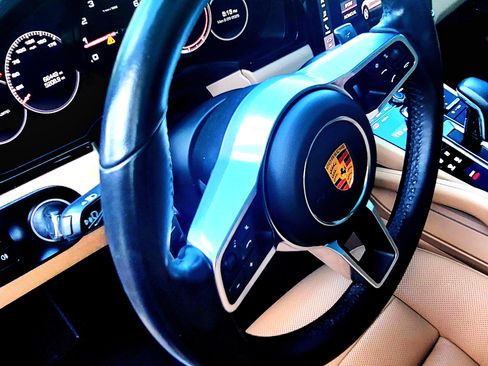 Used 2021 Porsche Cayenne image 11