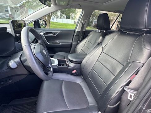 Used 2025 Toyota RAV4 Limited w/ Advanced Technology Package AWD/4WD image 5