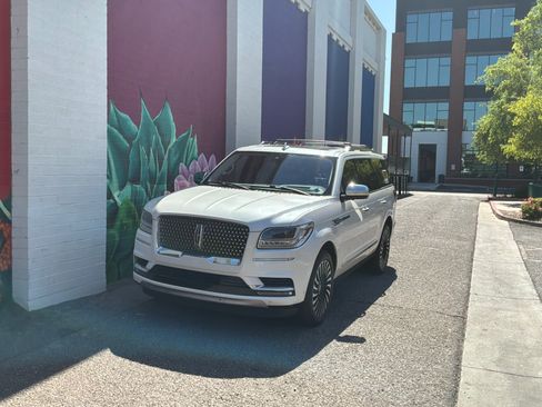 Used 2019 Lincoln Navigator Black Label w/ Cargo Package AWD/4WD image 2