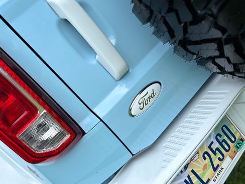 Used 2025 Ford Bronco Heritage Edition AWD/4WD image 13