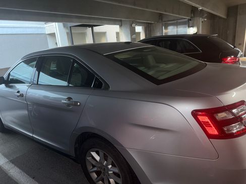 Used 2013 Ford Taurus SE FWD image 4