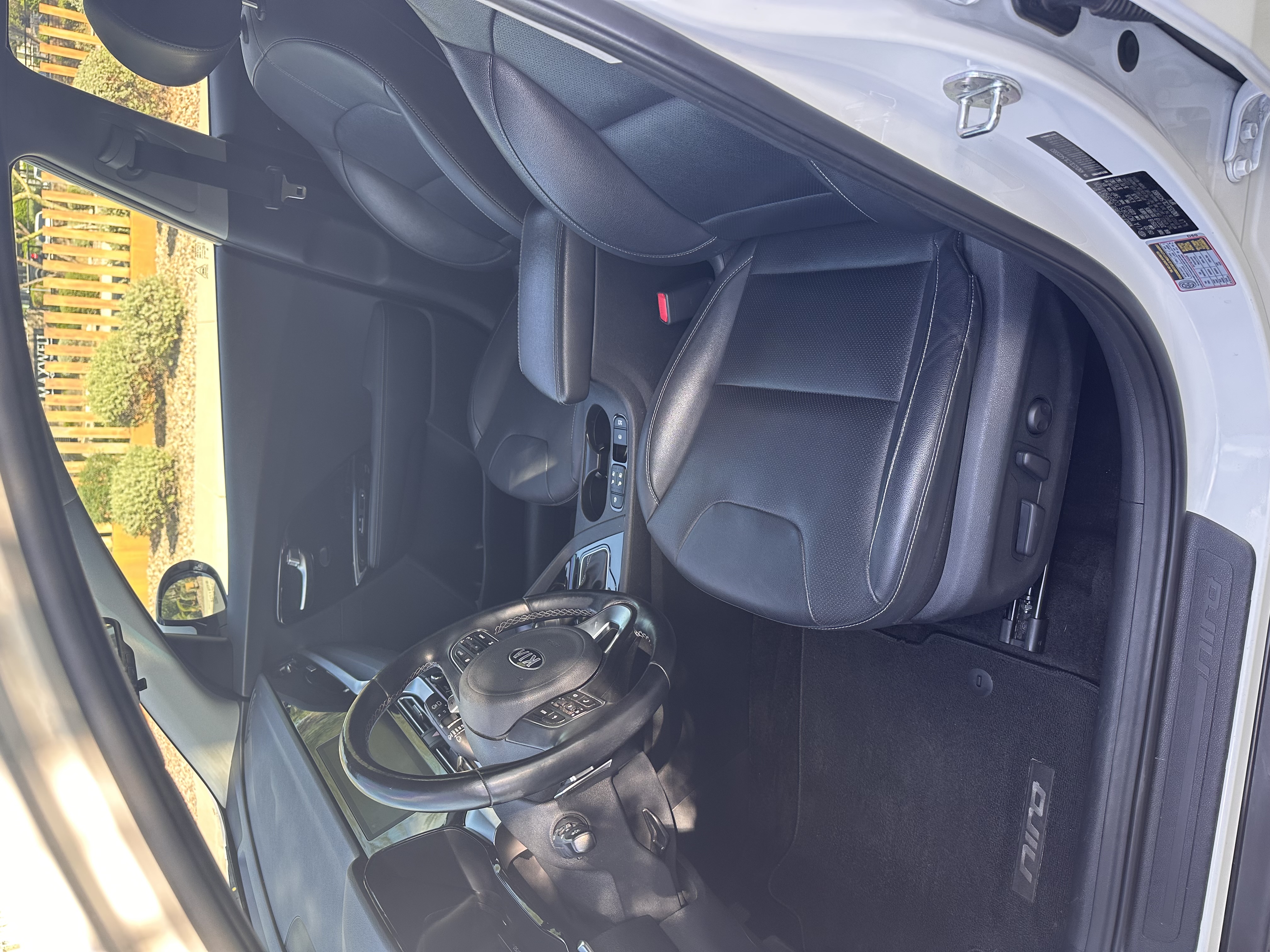 Used 2020 Kia Niro EX Premium FWD image 12