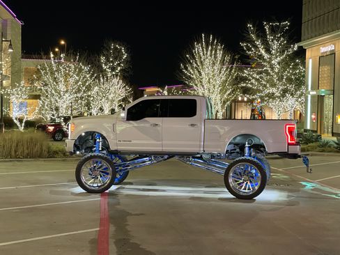 Used 2019 Ford F250 Platinum w/ Platinum Ultimate Package AWD/4WD image 11