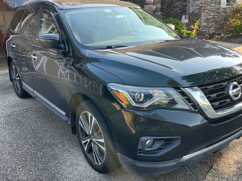 Used 2018 Nissan Pathfinder Platinum AWD/4WD image 2
