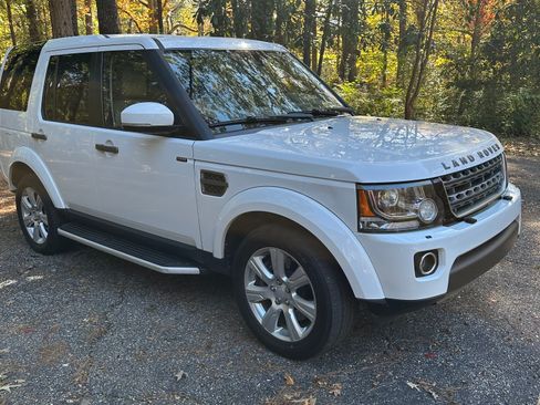 Used 2016 Land Rover LR4 HSE Silver Edition image 1
