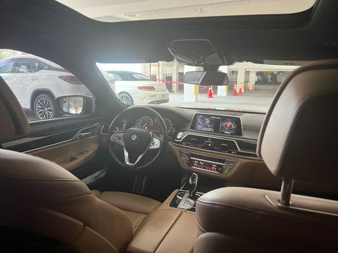 Used 2016 BMW 740i image 18