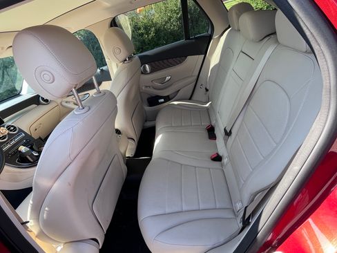 Used 2018 Mercedes-Benz GLC 300 4MATIC image 15