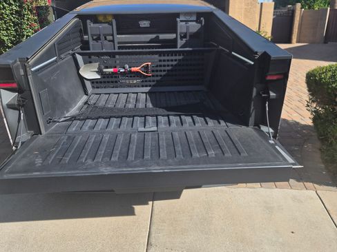 Used 2024 Tesla Cybertruck AWD Crew Cab image 14