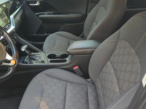 Used 2020 Kia Niro LXS image 11