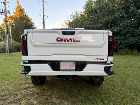 Used 2024 GMC Sierra 2500 AT4 w/ AT4 Premium Plus Package AWD/4WD image 10