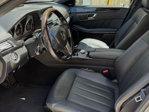 Used 2012 Mercedes-Benz E 550 4MATIC Sedan image 5