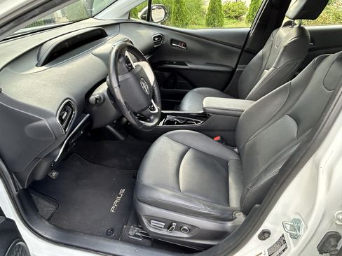 Used 2017 Toyota Prius Prime Advanced FWD image 10