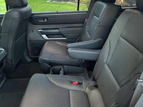 Used 2023 Toyota Sequoia Platinum image 10