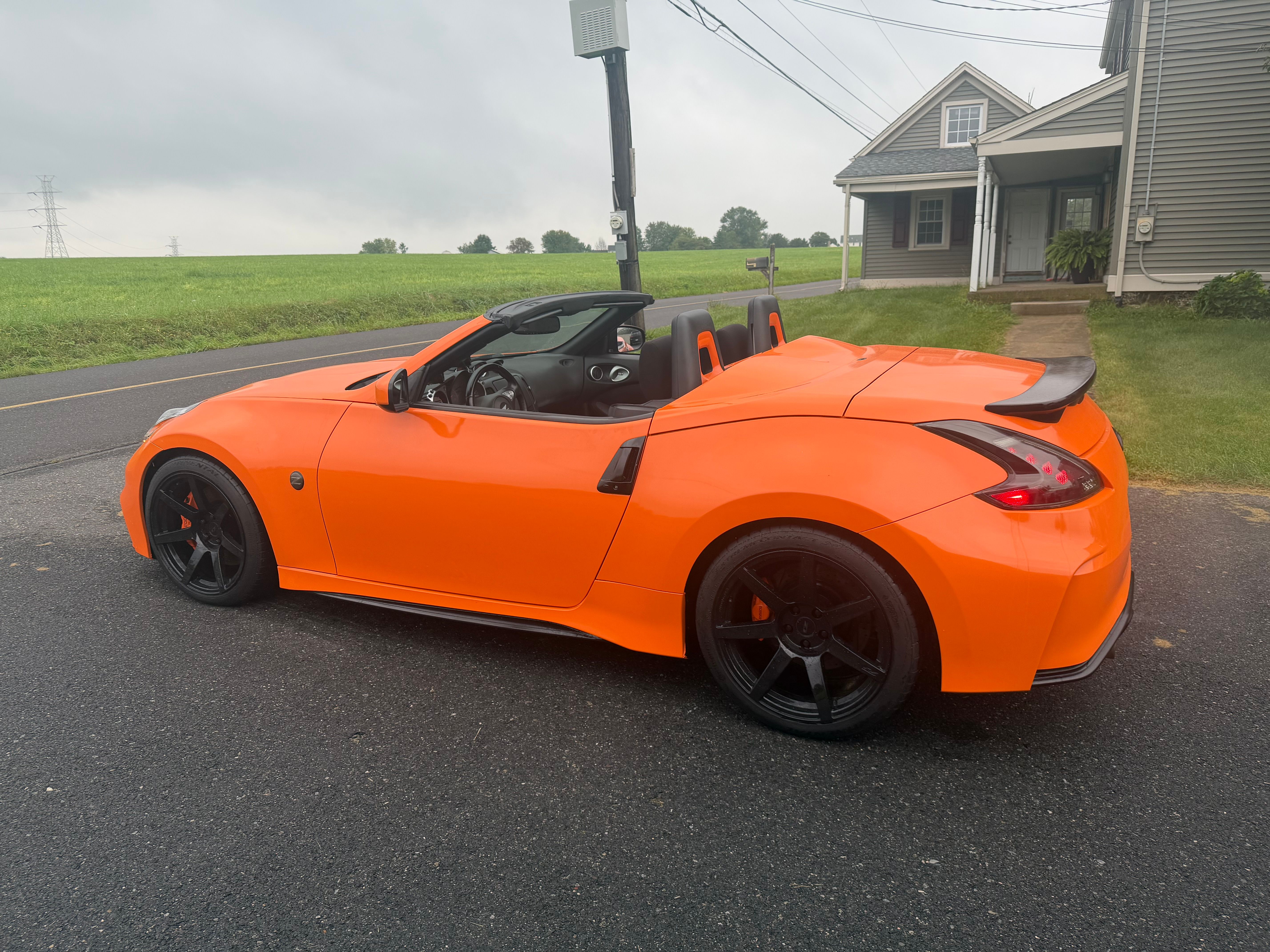 Used 2010 Nissan 370Z Roadster RWD image 12